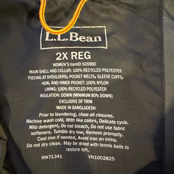 LL Bean Women’s Black Puffer Jacket - Picture 3 of 4